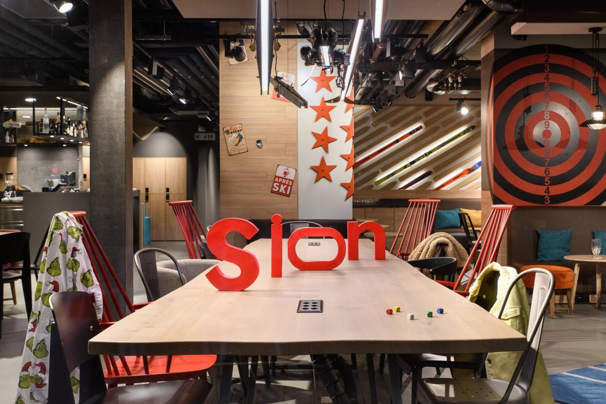 Moxy Sion Hotel Екстериор снимка